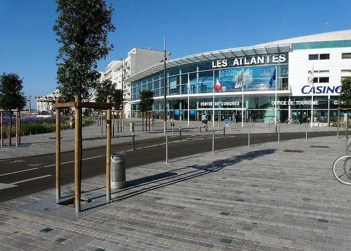 アパート T3 Lumineux Avec Balcon, Garage Et Wi-fi - Et Commerces A Proximite - Fr-1-92-561 *