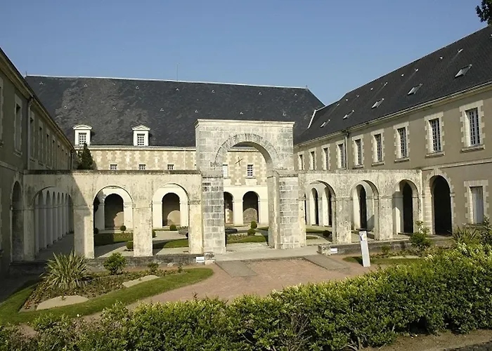 T3 Lumineux Avec Balcon, Garage Et Wi-fi - Et Commerces A Proximite - Fr-1-92-561 *